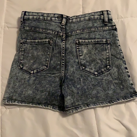 Really cute Forever 21 High Wasted Shorts! - Picture 2 of 3